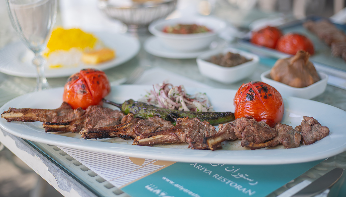 İran mutfağının zengin ve özgün lezzetini enfes lezzetlerimizle tadın. Bugün İstanbul'daki Ariya Restaurant'ı ziyaret edin!